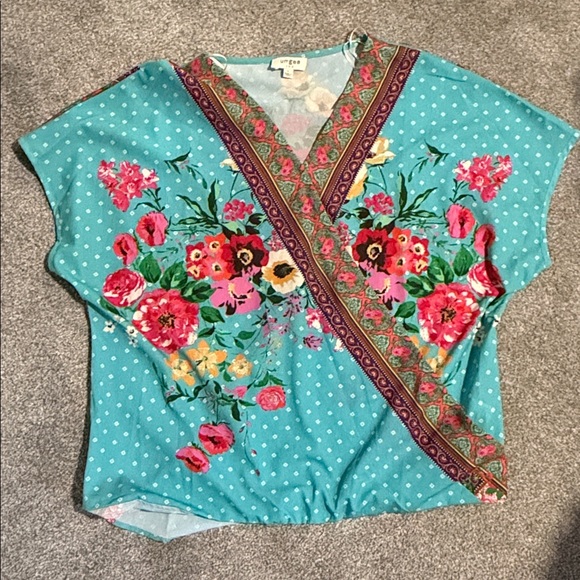 Set of 2 Umgee Floral V-Neck Blouses - Picture 3 of 7